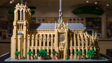 Notre-Dame rises again... in Lego