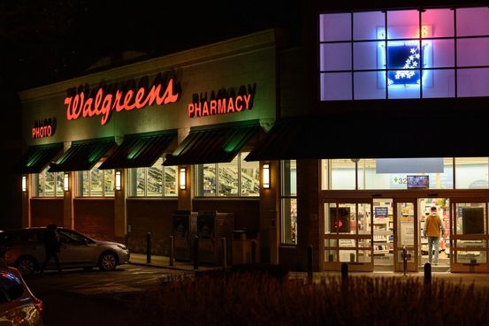Walgreens plans to close many large stores in the United States; Stocks fell sharply
