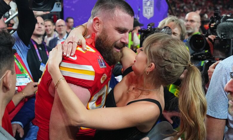 Travis Kelce talked for more than 10 minutes about Taylor Swift and how much he loves her