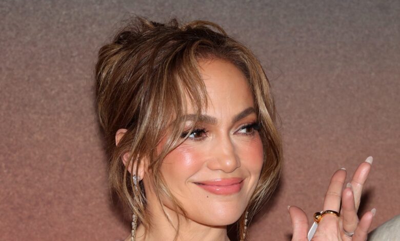'Sicksick' Jennifer Lopez cancels ambitious stadium tour
