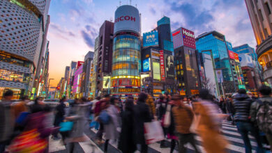 Chinese shoppers flock to Japan to take advantage of weak yen