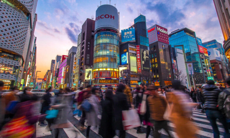 Chinese shoppers flock to Japan to take advantage of weak yen