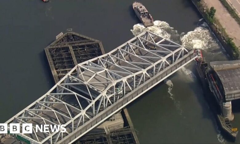 New York Bridge Stuck Open Due to Overheating