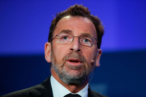 Edgar Bronfman raises bid for stakes in National Amusements and Paramount to $6 billion