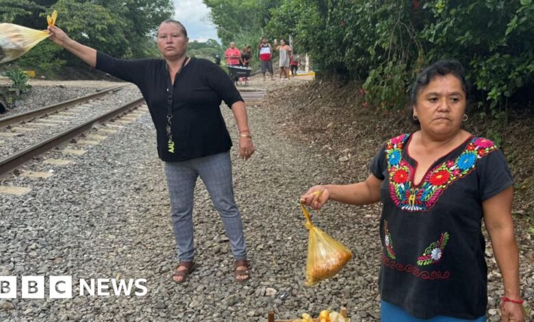 Mexican women help migrants on dangerous journey to the United States