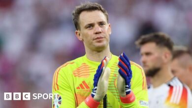 Manuel Neuer clapping