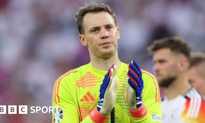 Manuel Neuer clapping