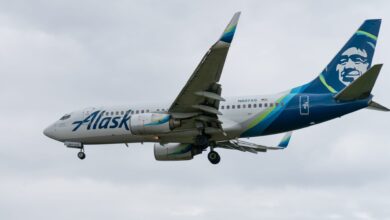 Alaska-Hawaiian Airlines merger clears DOT review