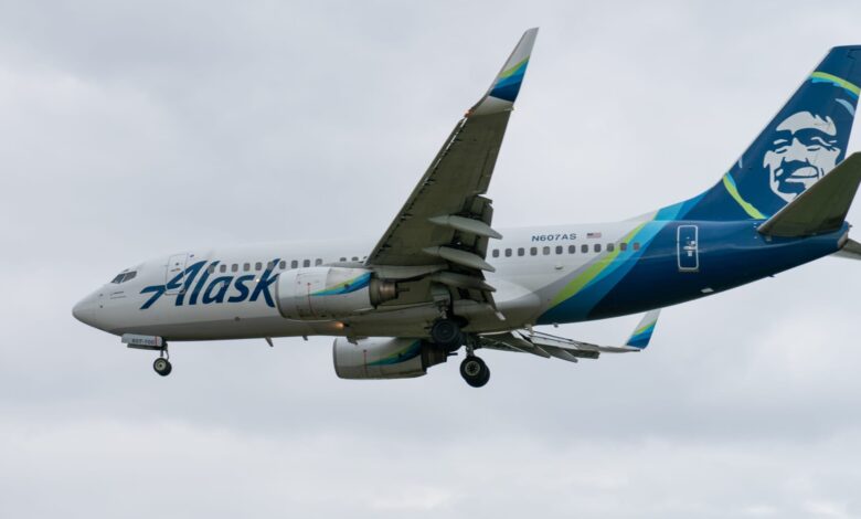 Alaska-Hawaiian Airlines merger clears DOT review