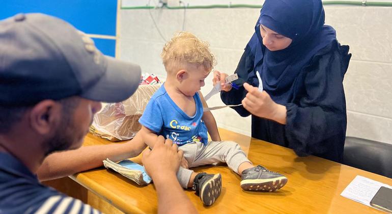 Thousands of children protected on second day of polio campaign in Gaza