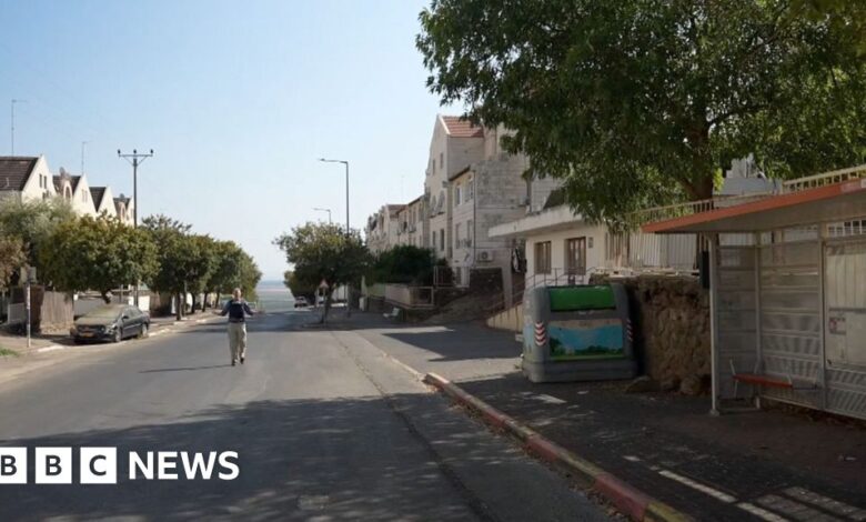 Deserted streets in Israeli border towns