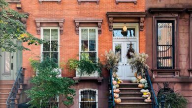 Elizabeth Roberts asked Christine Coulson to write a short story for a book about Brownstones and other houses.