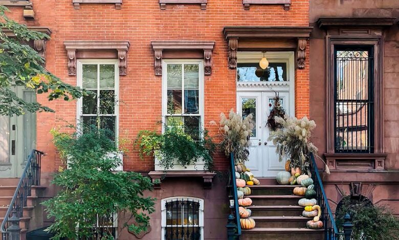 Elizabeth Roberts asked Christine Coulson to write a short story for a book about Brownstones and other houses.