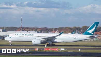 Cathay Pacific lands plane after engine failure