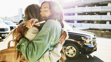 New Zealand airports set time limits for hugs