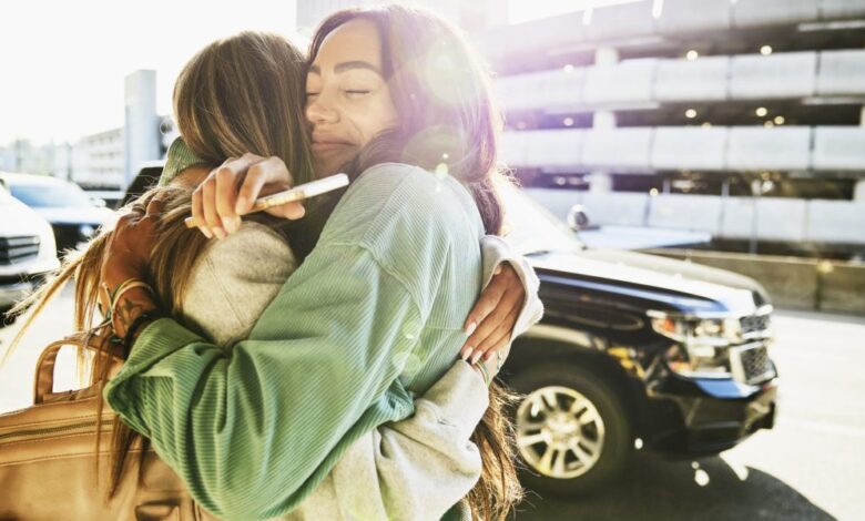 New Zealand airports set time limits for hugs