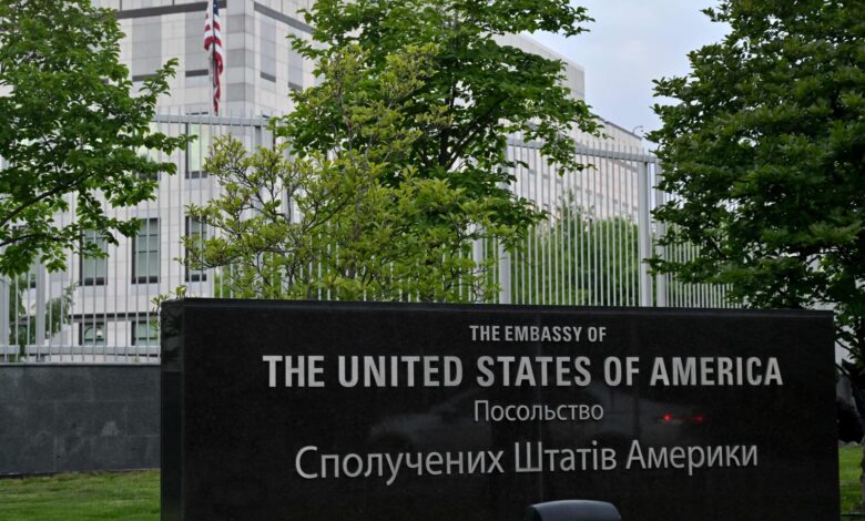 US closes embassy in Kiev, warns of 'air attack' risk