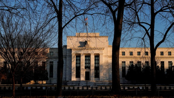 Fed minutes showed officials favored a gradual pace of interest rate cuts