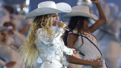 Social Media Explodes With Love For Beyoncé's Epic NFL Halftime Show