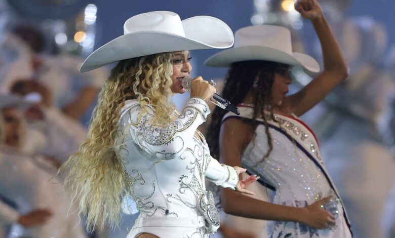 Social Media Explodes With Love For Beyoncé's Epic NFL Halftime Show