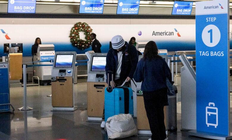 Holiday air travel is snarled by thunderstorms