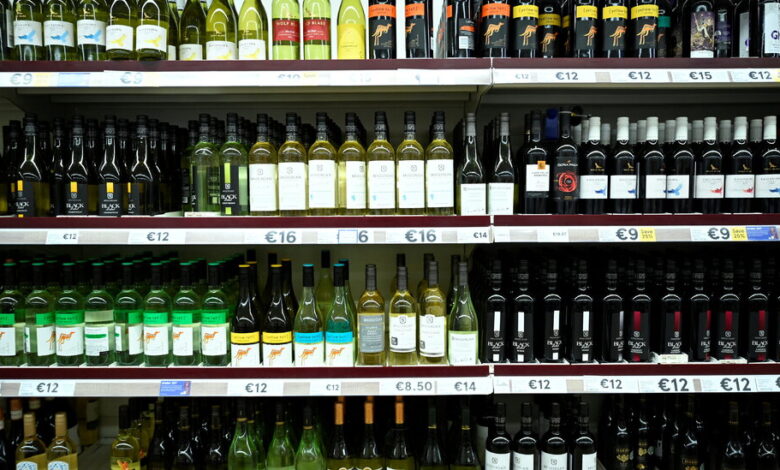 Which countries warn that alcohol can cause cancer?