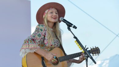 Jewel apologizes for the inauguration performance, citing mental health movement