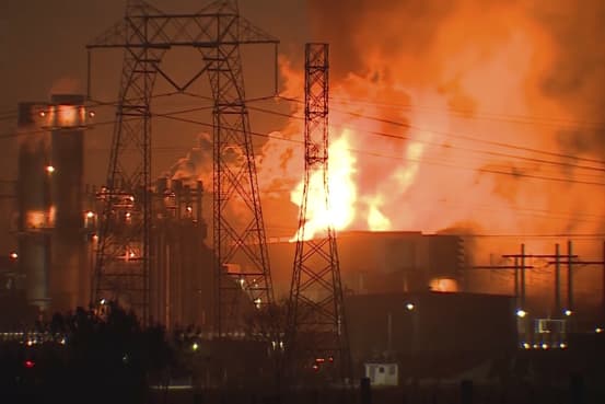 A fire at one of the world's largest battery plants forced Californians to evacuate