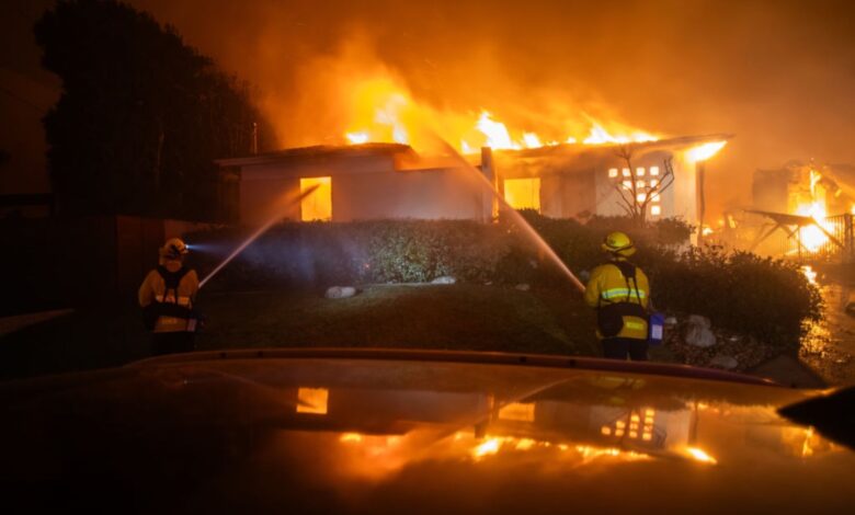 Apu Gomes_Getty Images_firefightersbattleCAwildfires-2